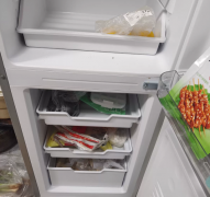 冰箱186升 买了一年 房子没咋住 基本没咋用 9成新