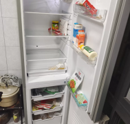 冰箱186升 买了一年 房子没咋住 基本没咋用 9成新