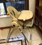 贝能多功能餐椅，香槟色购买于京东自营店 9成新